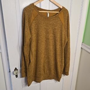 Acting Pro Women's Tan Crew Neck Sweater
